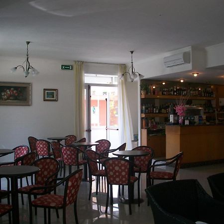 Hotel Liliana Ріміні Екстер'єр фото