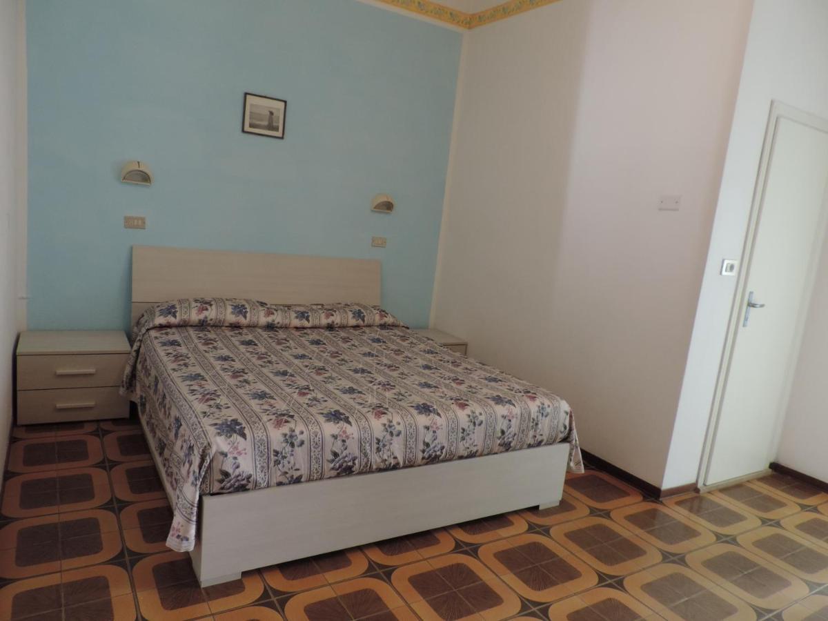 Hotel Liliana Ріміні Екстер'єр фото